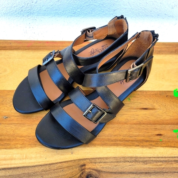Euro Soft Vegan Leather Wedge Sandals Size 6.5 - Picture 3 of 16